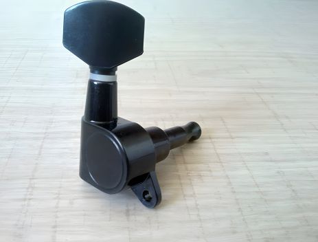 Колок для электрогитары черный