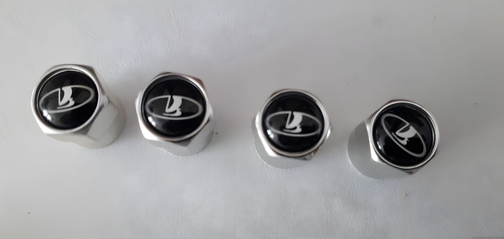 Lada ковпачок ніпеля золотник для колеса автомобіля Lada ковпачок ніпеля золотник для колеса автомобіля