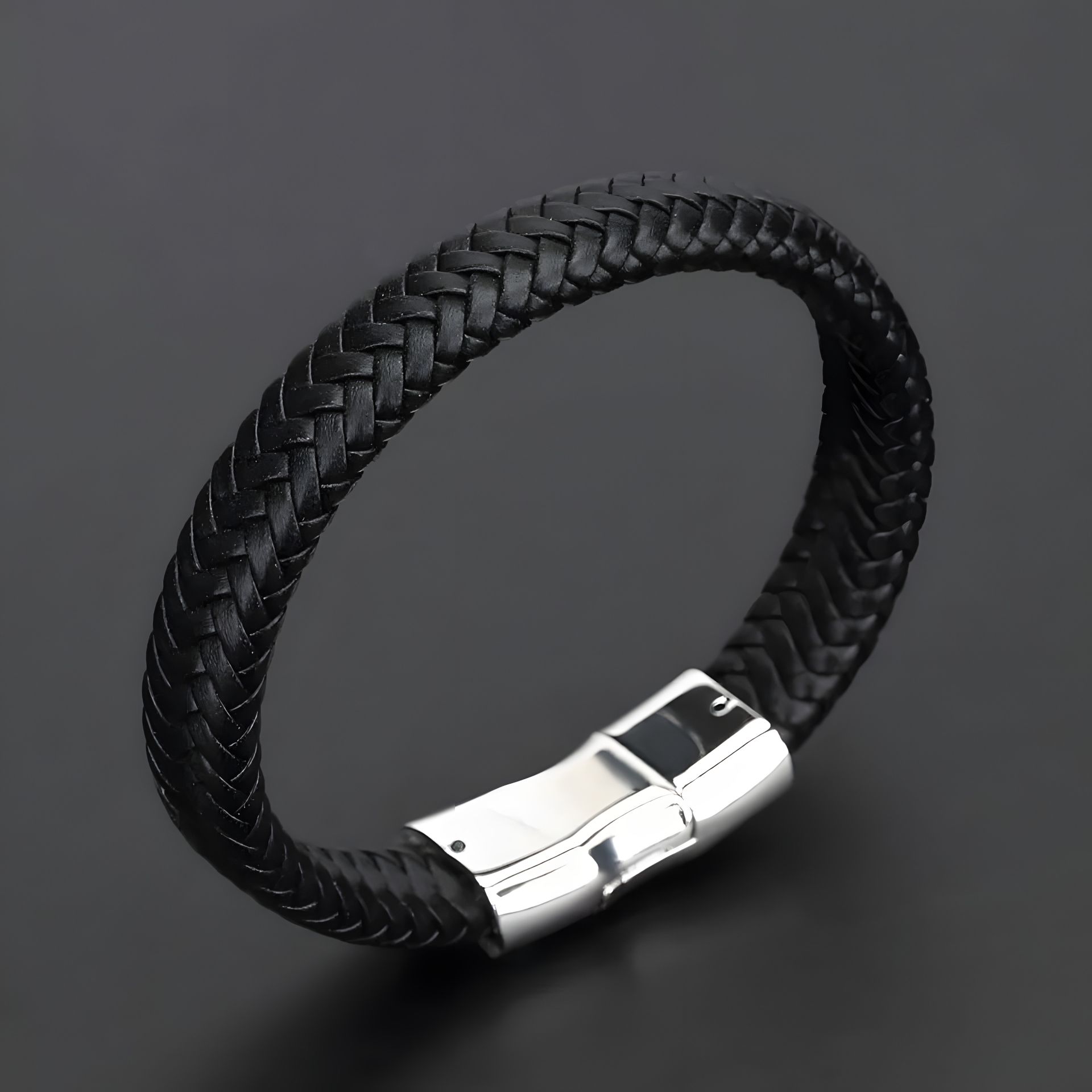 Чоловічий шкіряний браслет з хромованим замком Чоловічий шкіряний браслет з хромованим замком