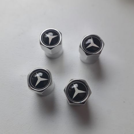 Колісний ковпачок на ніпель автомобіля Mercedes