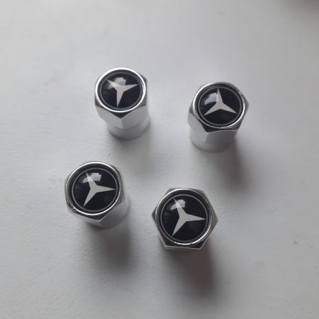 Колісний ковпачок на ніпель автомобіля Mercedes