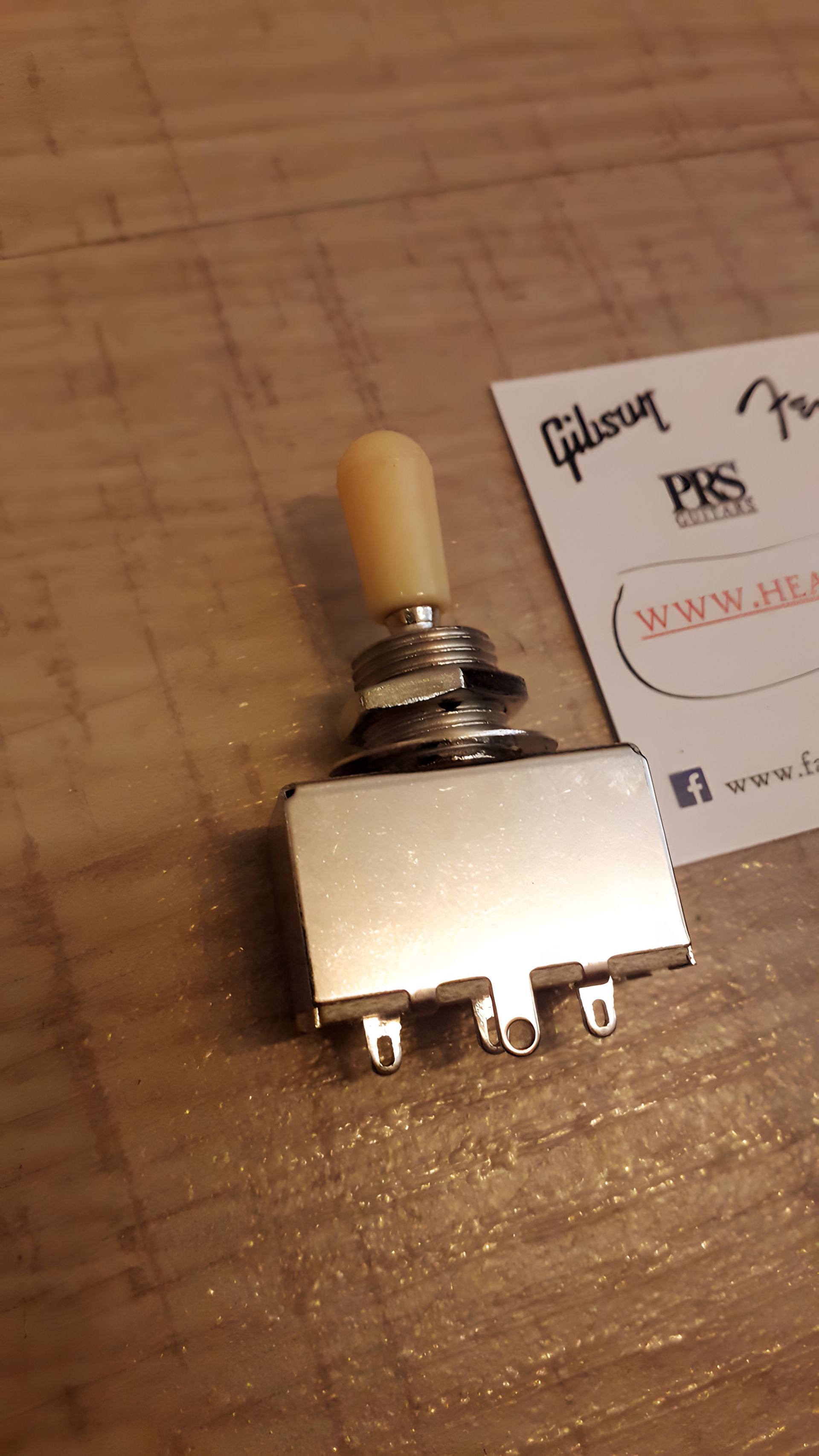 Перемикач тумблер switch для гітари електрогітари Gibson LP Les Paul SG ES беж Перемикач тумблер switch для гітари електрогітари Gibson LP Les Paul SG ES беж