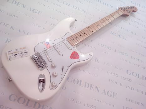 Электрогитара Fender Stratocaster Arctic White China edition