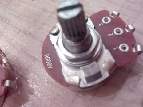 Потенціометри А500 для електрогітари 18 мм, під Dimarzio резистор Потенціометри А500 для електрогітари 18 мм, під Dimarzio резистор