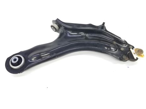 Правый рычаг для Kangoo II, RENAULT MEGANE (8200586567) Правый рычаг для Kangoo II, RENAULT MEGANE (8200586567)