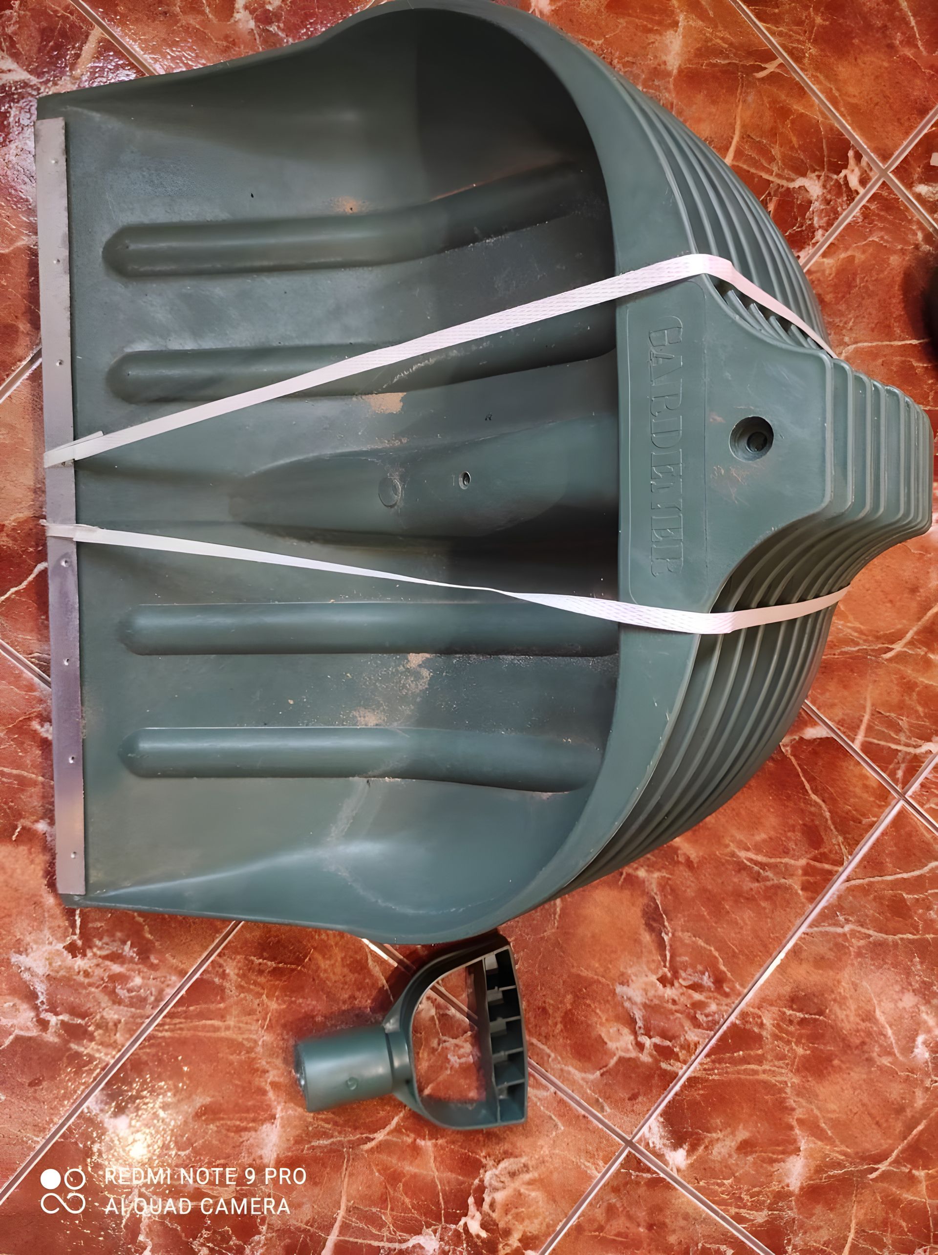 Снігоприбиральна лопата Снігоприбиральна лопата