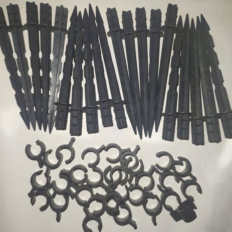 Комплект колышек 100шт и клипс 100шт для парников и мини теплиц Комплект колышек 100шт и клипс 100шт для парников и мини теплиц