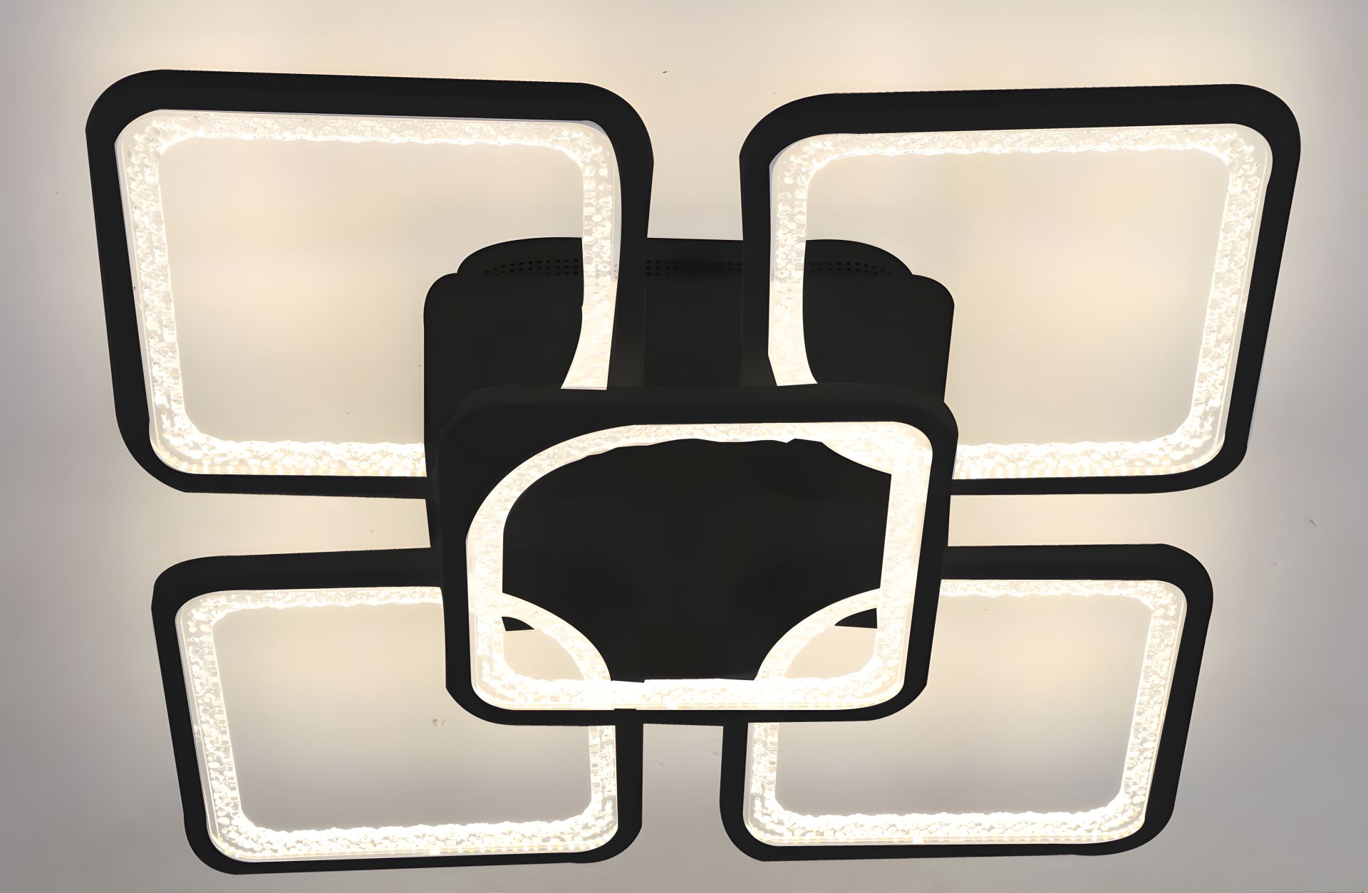 Світлодіодна люстра IS K39562-4+1 BK Світлодіодна люстра IS K39562-4+1 BK