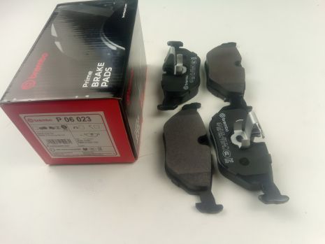 Комплект гальмівних колодок ALPINA B10, BMW 5, BREMBO (P06023) Комплект гальмівних колодок ALPINA B10, BMW 5, BREMBO (P06023)