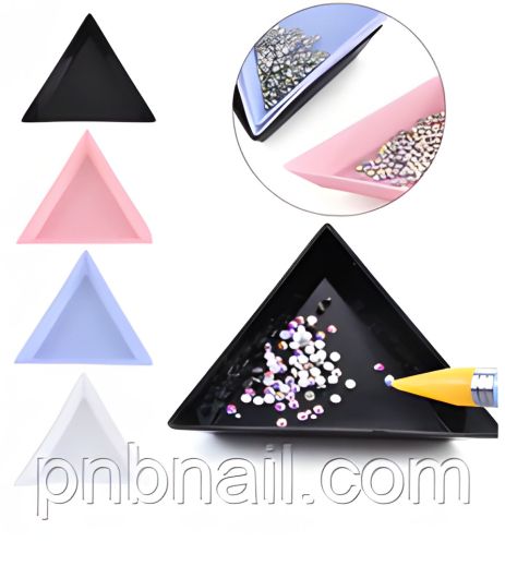 Пластиковый треугольник со стразами черного цвета Пластиковый треугольник со стразами черного цвета