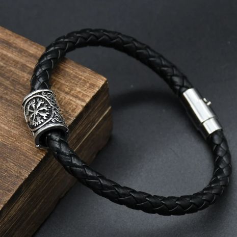 Черный кожаный браслет Вегвизир шлем ужаса