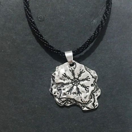 Кулон подвеска Агисхьяльм Вегвизир Рунический компас шлем ужаса в футарке на шнурке