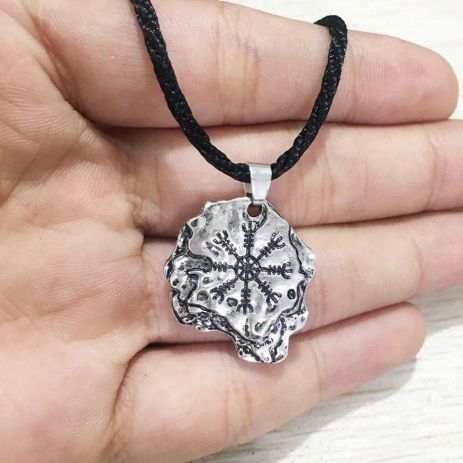 Кулон подвеска Агисхьяльм Вегвизир Рунический компас шлем ужаса в футарке на шнурке
