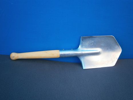 У лопата была пехота MLR-50 с гальваническим покрытием.