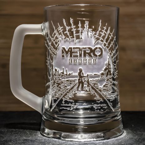 Пивной бокал с гравировкой логотипа игры METRO EXODUS - подарок геймеру