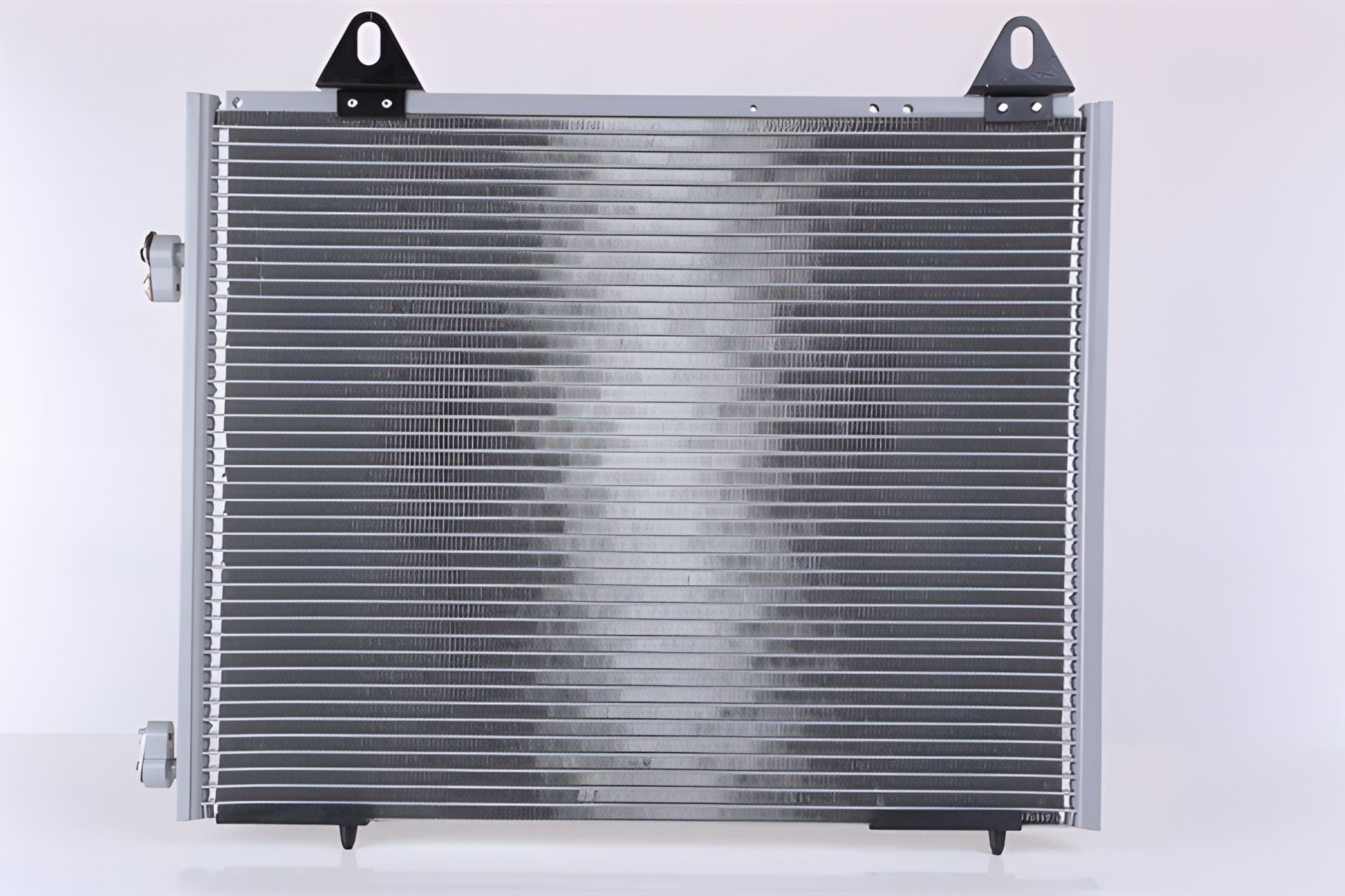 Конденсор радіатор кондиціонера LAND ROVER, NISSENS (94327) Конденсор радіатор кондиціонера LAND ROVER, NISSENS (94327)