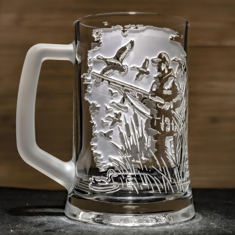 Пивний келих із гравіюванням "Мисливець" з матовою ручкою - подарунок для мисливця Пивний келих із гравіюванням "Мисливець" з матовою ручкою - подарунок для мисливця