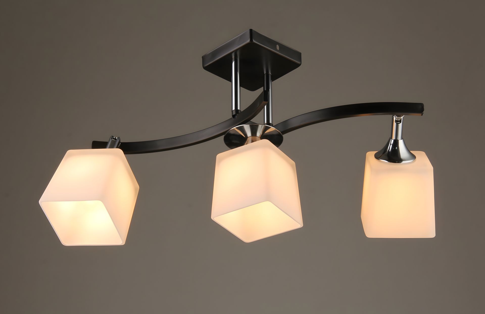 Люстра Sirius B N3324/3 (на 3 плафона) Люстра Sirius B N3324/3 (на 3 плафона)