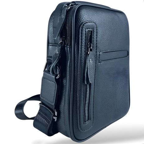 Черная мужская кожаная сумка через плечо с двумя отделениями.