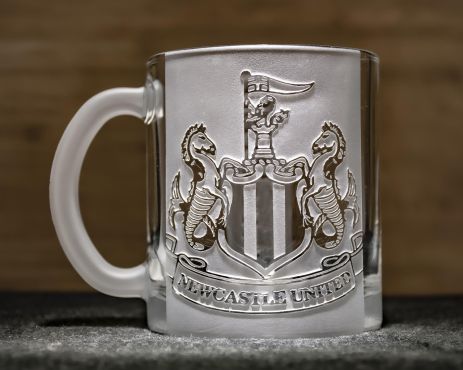 Чашка для чаю та кави з гравіюванням ФК NewCastle United - подарунок вболівальнику