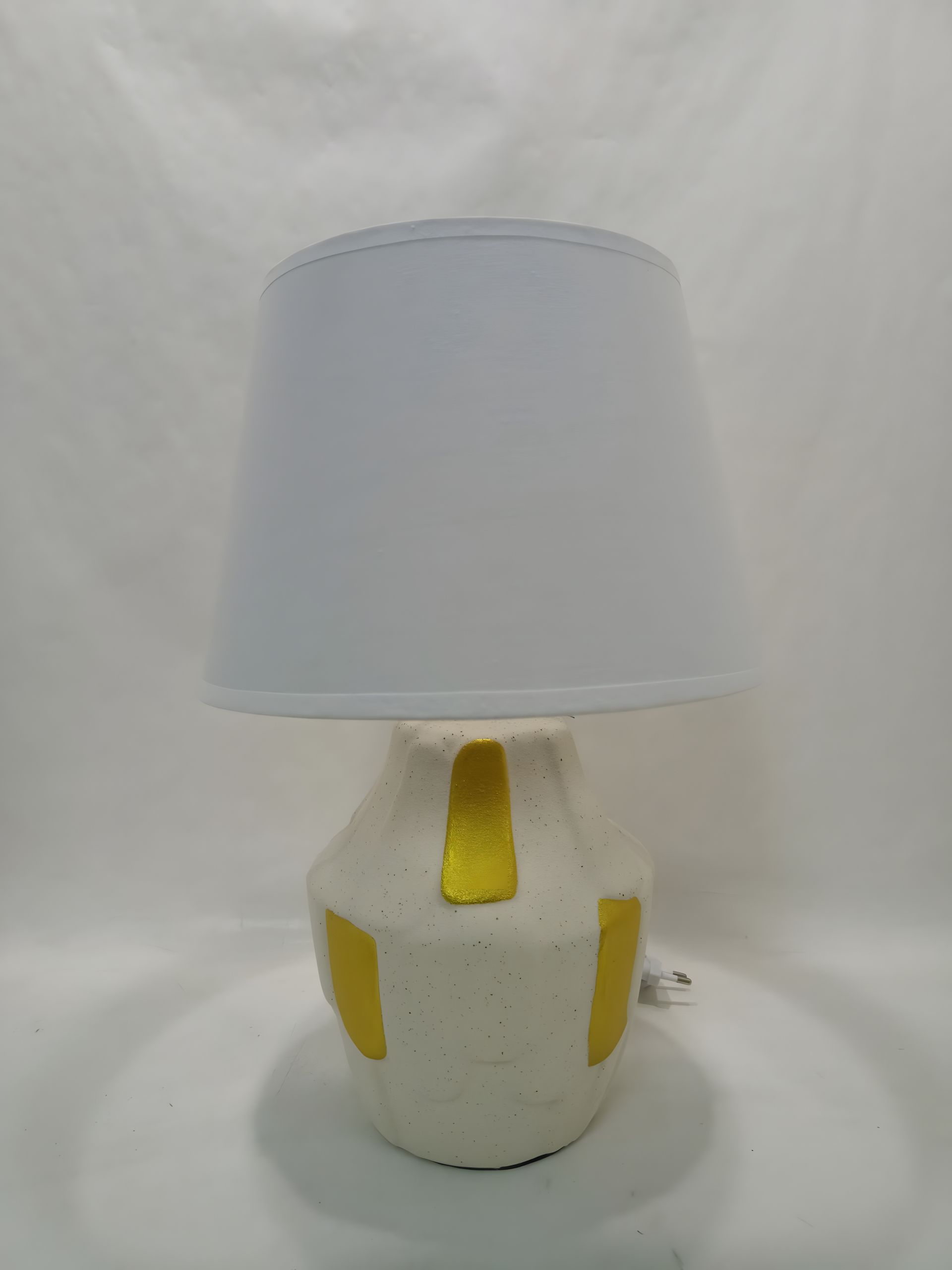 Декоративная настольная лампа Valeso V DTL1110W Декоративная настольная лампа Valeso V DTL1110W