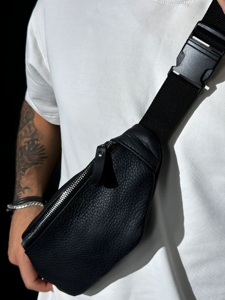 Чёрная мужская кожаная бананка