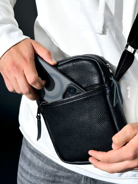 Сумка месенджер чоловіча чорна шкіряна Сумка месенджер чоловіча чорна шкіряна