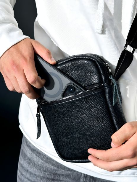 Сумка месенджер чоловіча чорна шкіряна Сумка месенджер чоловіча чорна шкіряна