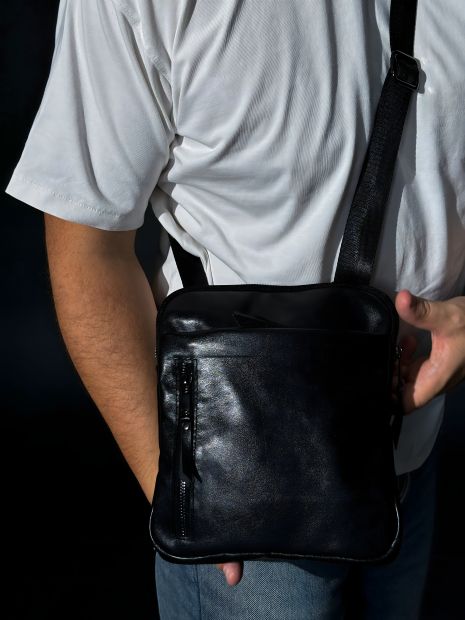 Черная кожаная мужская сумка SKILL через плечо
