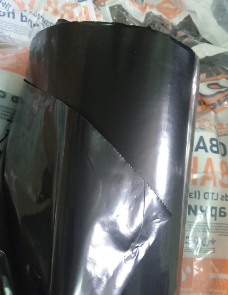 Плівка 30 мкм 1 м*500м Shadow чорна мульча, УФ-стабілізована, для мульчування ґрунту Плівка 30 мкм 1 м*500м Shadow чорна мульча, УФ-стабілізована, для мульчування ґрунту