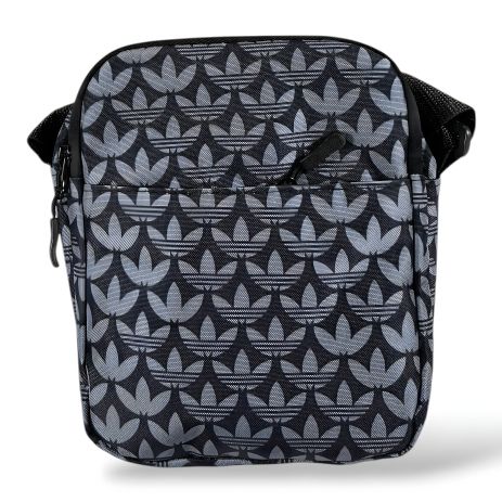 Черная спортивная сумка с цветным принтом через плечо Черная спортивная сумка с цветным принтом через плечо