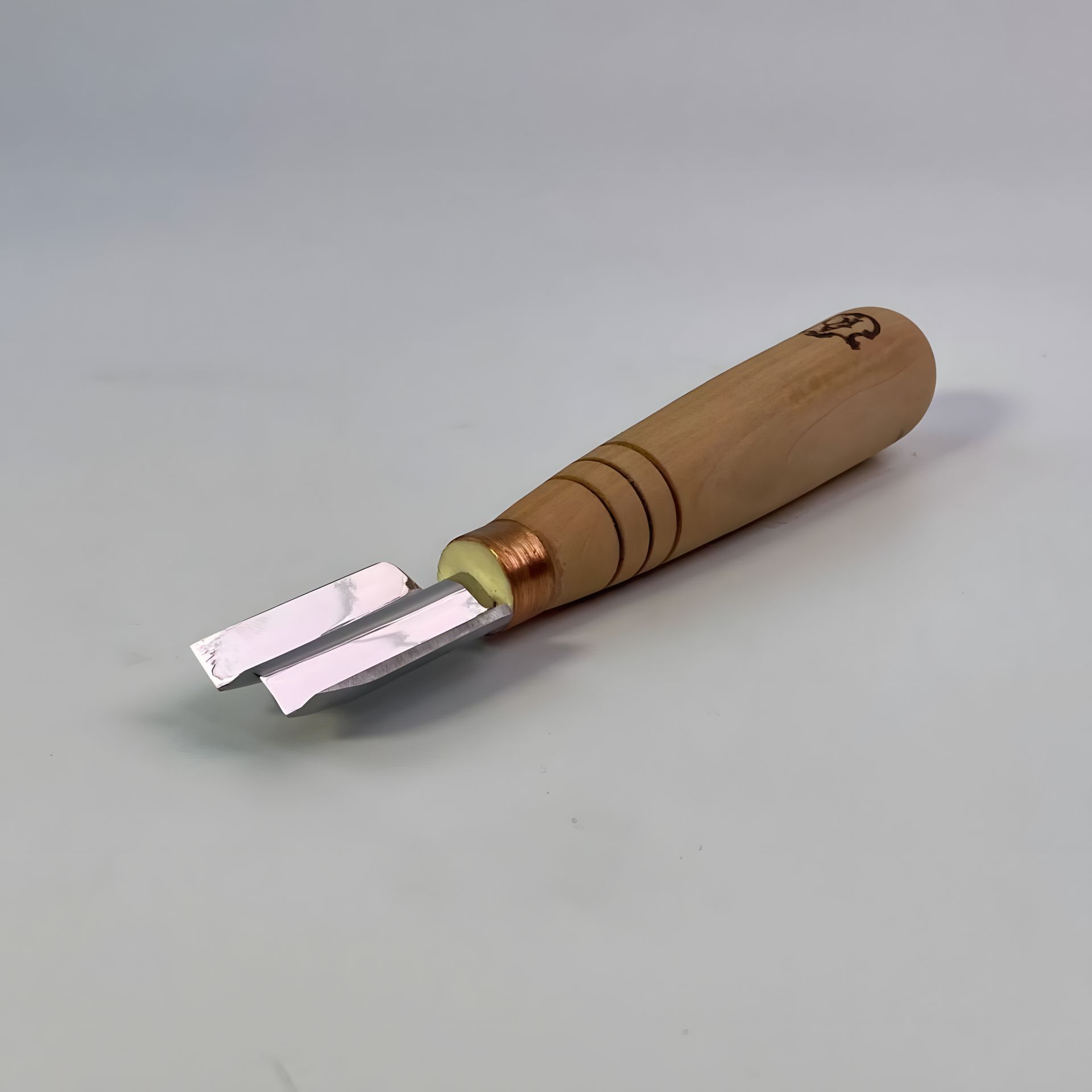 Короткая W-образная стамеска Адольф Юръев 90 градусов 6мм Короткая W-образная стамеска Адольф Юръев 90 градусов 6мм