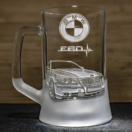 Пивний бокал з гравіюванням автомобіля BMW E60 - подарунок для автолюбителя
