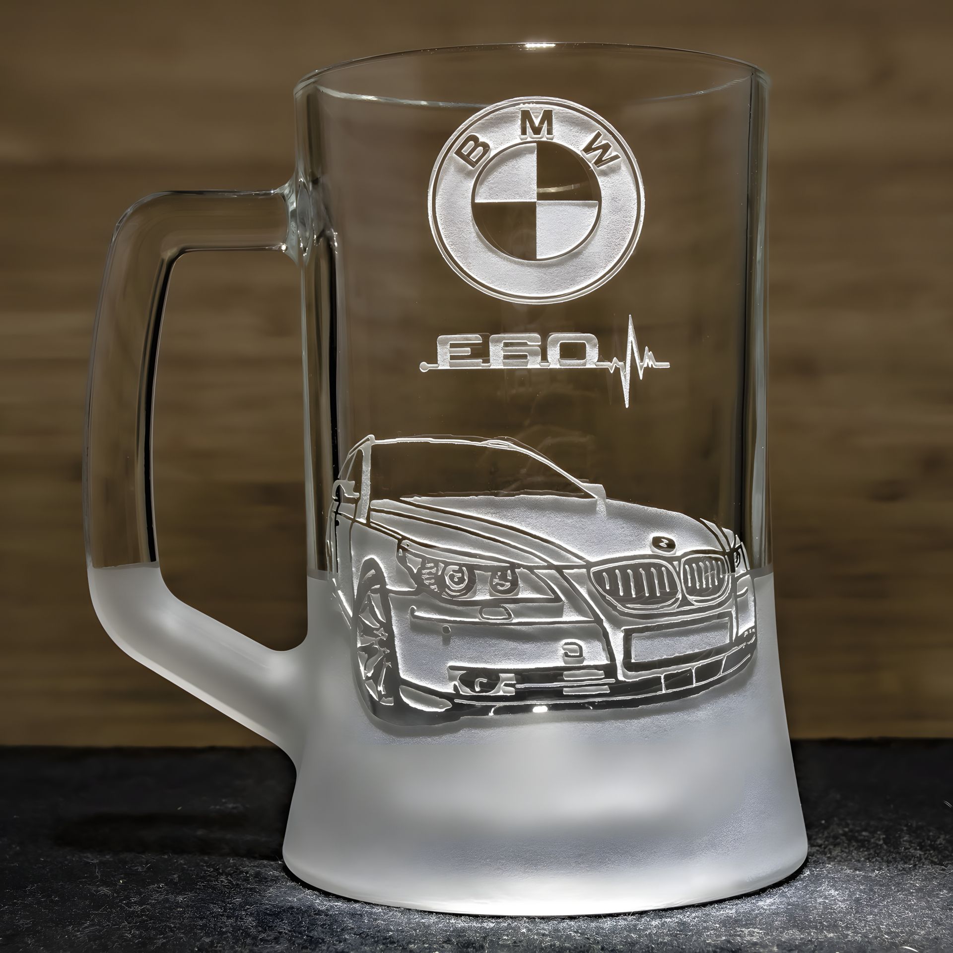 ΠΠΈΠ²Π½ΠΈΠΉ Π±ΠΎΠΊΠ°Π» Π· Π³ΡΠ°Π²ΡΡΠ²Π°Π½Π½ΡΠΌ Π°Π²ΡΠΎΠΌΠΎΠ±ΡΠ»Ρ BMW E60 - ΠΏΠΎΠ΄Π°ΡΡΠ½ΠΎΠΊ Π΄Π»Ρ Π°Π²ΡΠΎΠ»ΡΠ±ΠΈΡΠ΅Π»Ρ ΠΠΈΠ²Π½ΠΈΠΉ Π±ΠΎΠΊΠ°Π» Π· Π³ΡΠ°Π²ΡΡΠ²Π°Π½Π½ΡΠΌ Π°Π²ΡΠΎΠΌΠΎΠ±ΡΠ»Ρ BMW E60 - ΠΏΠΎΠ΄Π°ΡΡΠ½ΠΎΠΊ Π΄Π»Ρ Π°Π²ΡΠΎΠ»ΡΠ±ΠΈΡΠ΅Π»Ρ