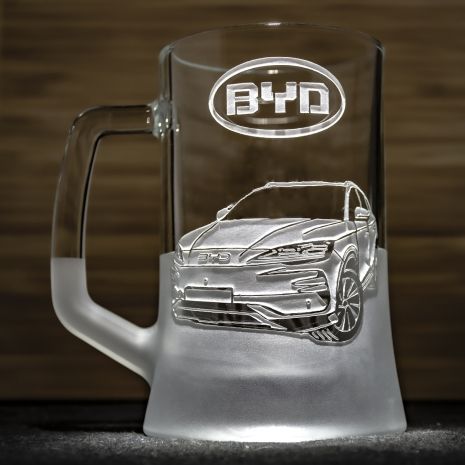 Пивной бокал с гравировкой фото автомобиля BYD - подарок для водителя