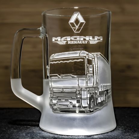 Подарунок водію вантажівки: Бокал для пива з гравіюванням "Renault Magnum" Подарунок водію вантажівки: Бокал для пива з гравіюванням "Renault Magnum"