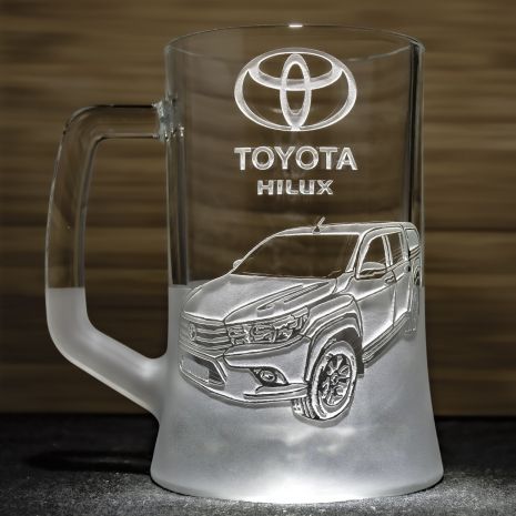 Пивний келих з гравіюванням фото автомобіля Toyota Hilux Тойота Хайлюкс - подарунок для водія