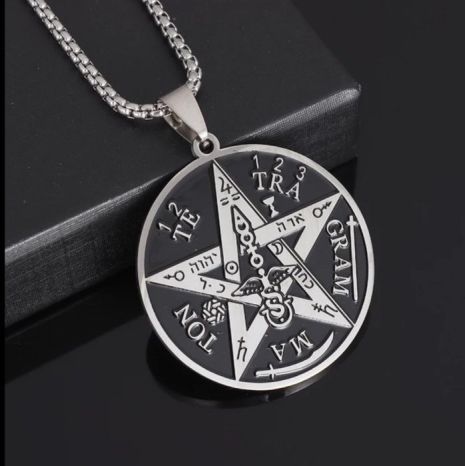 Кулон Пентаграма у вигляді п'ятикутної зірки з рунами амулет підвіска