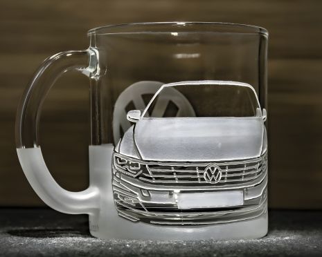 Чашка для чая с гравировкой авто Volkswagen Passat B8 подарок для водителя