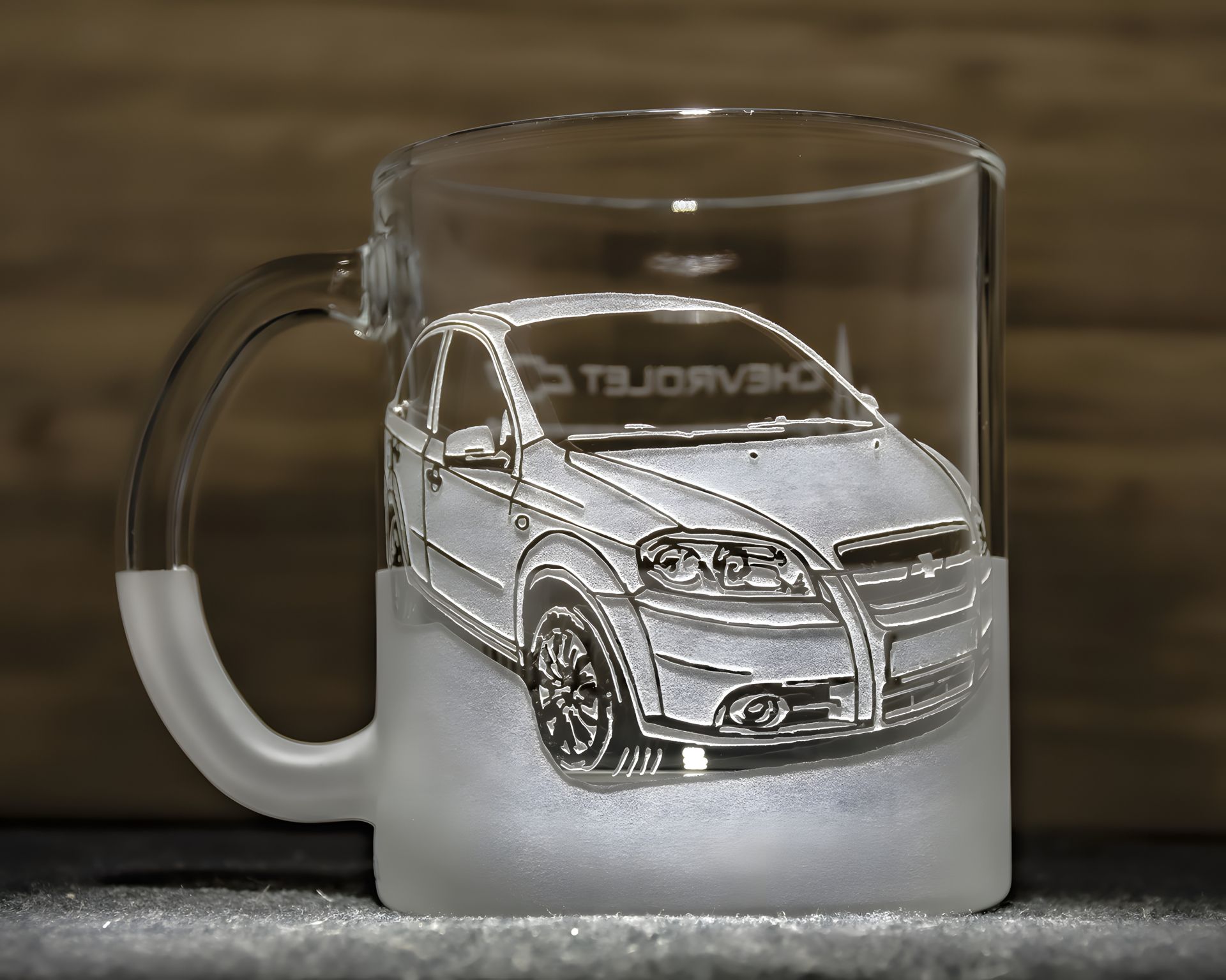 Чайная и кофейная чашка с гравировкой фото и логотипа автомобиля Chevrolet Aveo Чайная и кофейная чашка с гравировкой фото и логотипа автомобиля Chevrolet Aveo