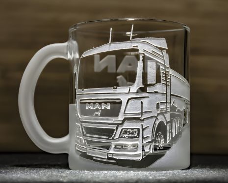 Чашка для чаю та кави з гравіюванням MAN фото вантажівки та логотипу, цистерна бензовоз