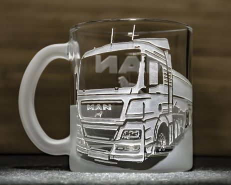 Чашка для чаю та кави з гравіюванням MAN фото вантажівки та логотипу, цистерна бензовоз