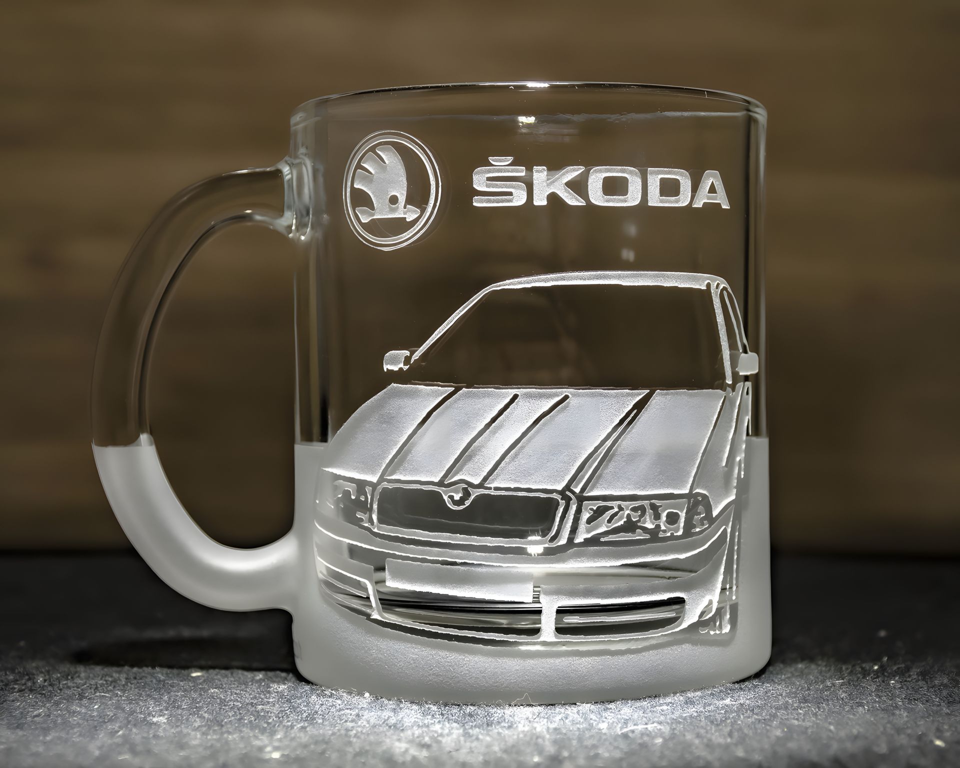 Чашка для чая и кофе с гравировкой автомобиля Skoda Octavia - подарок водителю Чашка для чая и кофе с гравировкой автомобиля Skoda Octavia - подарок водителю