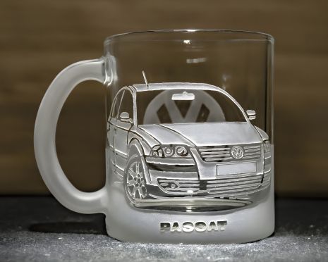 Чашка для чаю та кави з фото гравіюванням автомобіля Volkswagen Passat B5 Фольксваген Пассат — подарунок для водія