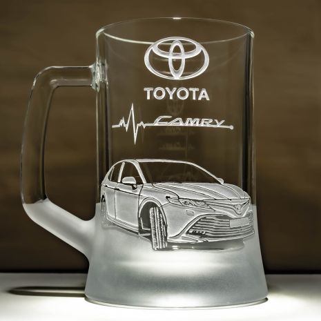 Пивной бокал с гравировкой фото автомобиля Toyota Camry 70 Тойота Камри - подарок для водителя