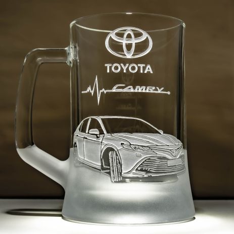 Пивний келих з гравіюванням фото автомобіля Toyota Camry 70 Тойота Камрі - подарунок для водія