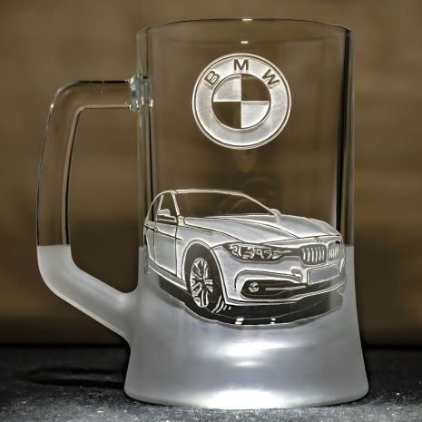 Пивной бокал с гравировкой BMW F30 328 - подарок для водителя