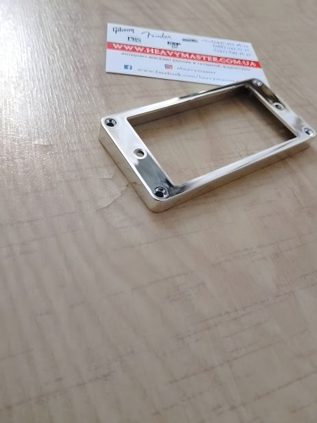 Пряма пластикова рамка для хамбакера електрогітари (хром) Пряма пластикова рамка для хамбакера електрогітари (хром)