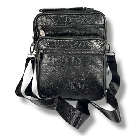 Черная кожаная сумка через плечо с одним отделением и тремя фронтальными карманами