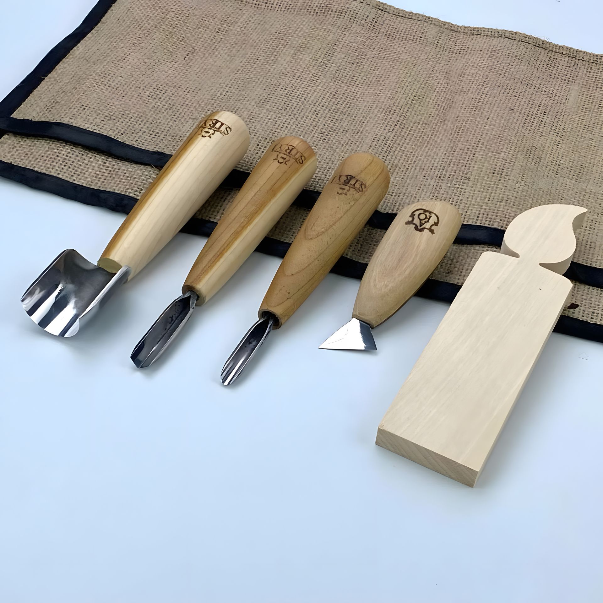 Стартерний набір стамесок для геометричного різьблення від Адольфа Юр'єва Стартерний набір стамесок для геометричного різьблення від Адольфа Юр'єва